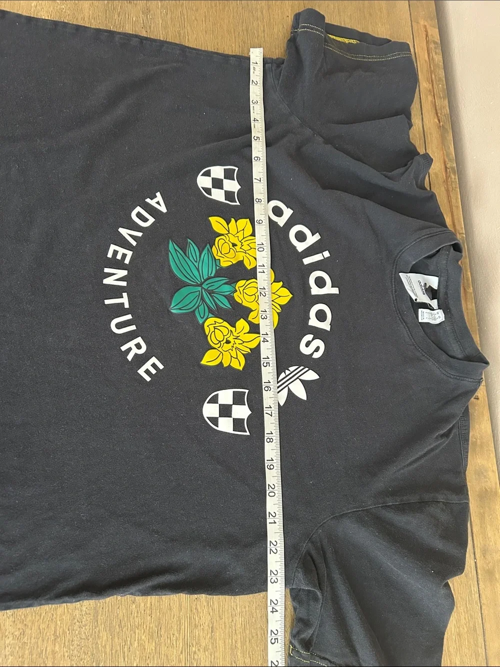 Adidas Men’s Originals Adventures Graphic Daffodil Black/Yellow Tee. Size Large.